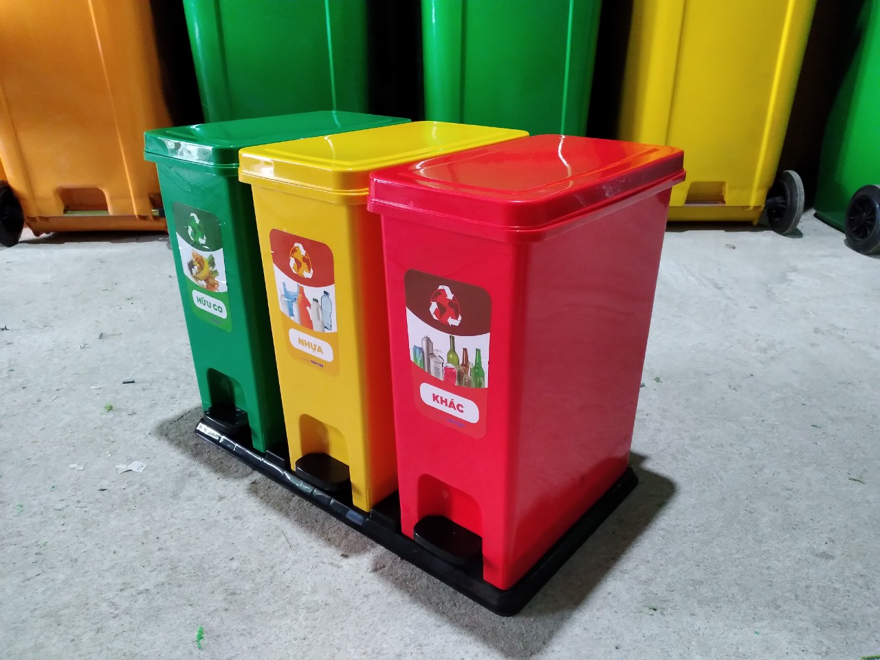 thùng rác nhựa 3 ngăn phân loại