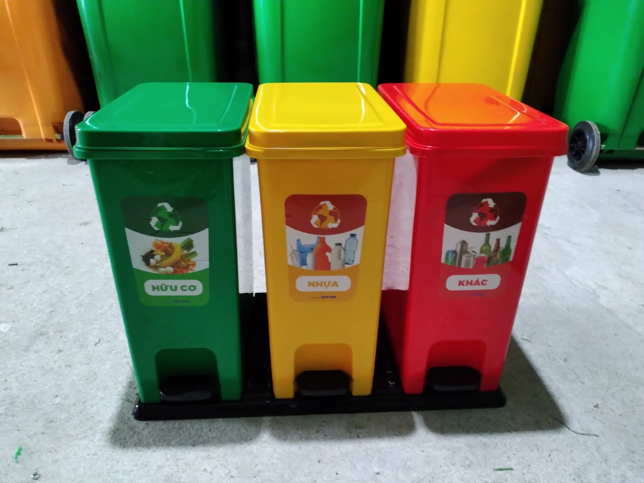 thùng rác nhựa 3 ngăn phân loại