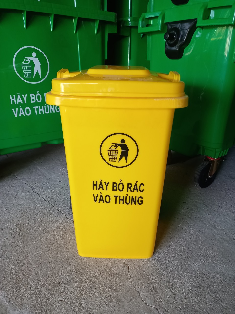 Thùng rác 100 lít màu vàng