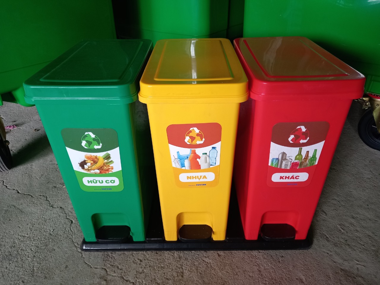 Thùng đựng rác có nắp đậy giá tốt